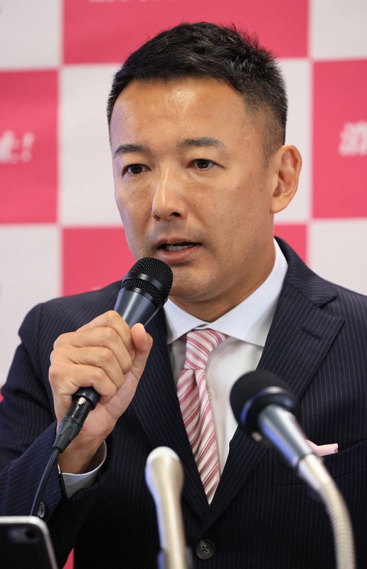 東京都知事選を振り返る山本太郎氏=東京都新宿区で2020年7月5日午後8時21分、梅村直承撮影