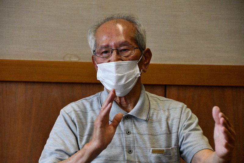 「議会は本来の力を発揮し、市が米軍基地問題で毅然とした態度を取るようにしてほしい」と訴える増田光夫さん=京都府京丹後市議会で、塩田敏夫撮影