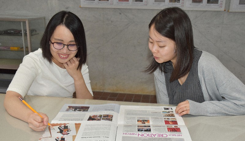 コーディネーターを務める対馬佳菜子さん(左)とコンシェルジュの米田頌子さん=滋賀県長浜市木之本町木之本で、若本和夫撮影