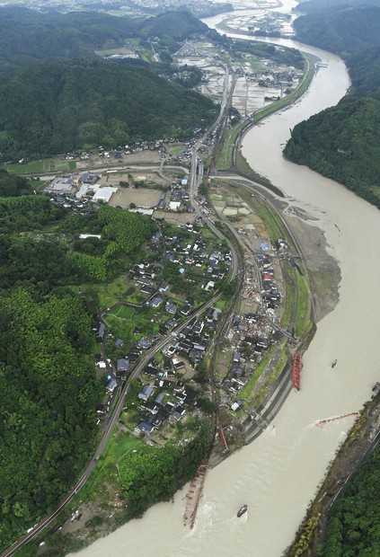 九州豪雨1週間、全容なお不明 家屋浸水や土砂崩れ多数 12日まで大雨