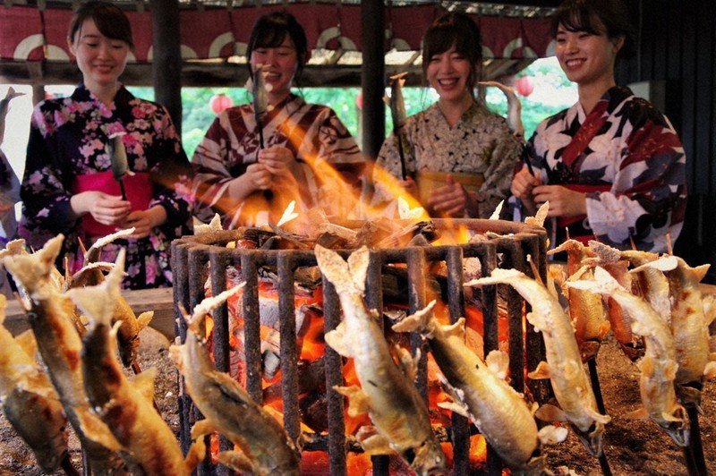 夏の風物詩 磯部簗 ひと月遅れ開店 安中 碓氷川 群馬 毎日新聞