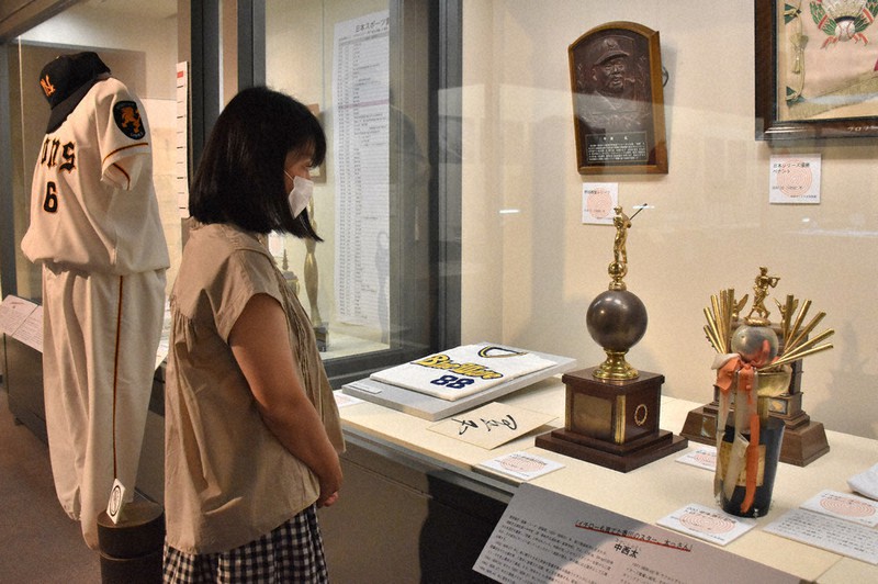 県のスポーツ 彩る１３０点 来月３０日まで企画展 高松 歴史資料館 香川 毎日新聞