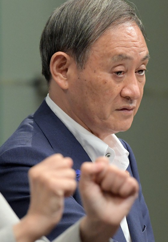 記者会見する菅義偉官房長官=首相官邸で2020年7月14日午前11時25分、竹内幹撮影