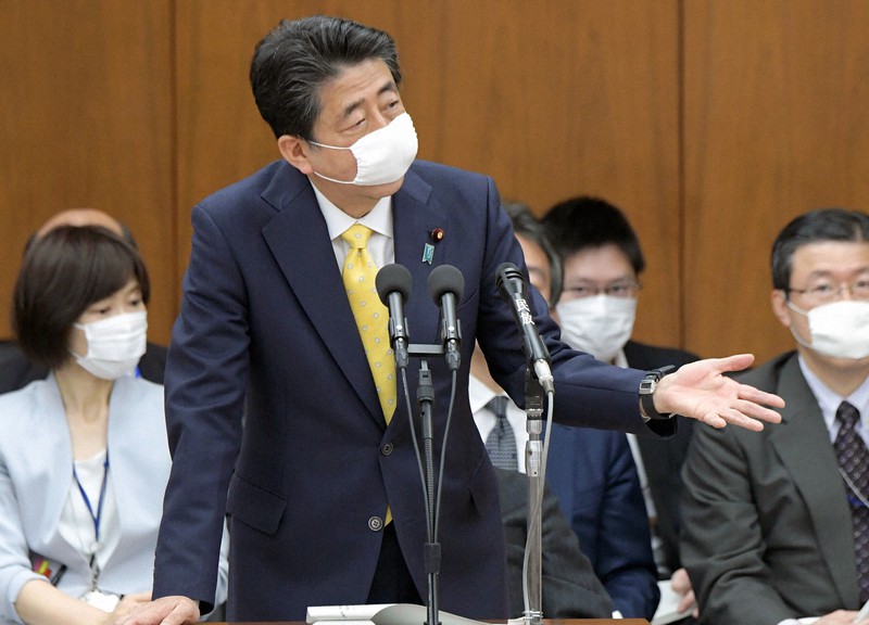 衆院厚生労働委員会で、黒川弘務・前東京高検検事長の定年延長問題が絡む検察庁法改正案などについての質問について答える安倍晋三首相=国会内で2020年5月22日、竹内幹撮影