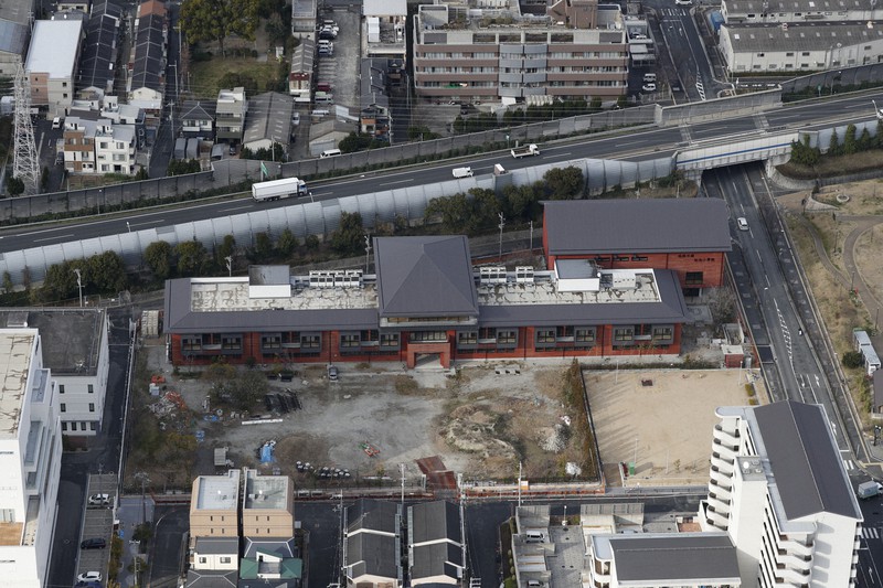 学校法人「森友学園」が国有地で計画していた小学校の校舎=大阪府豊中市で2020年2月18日午後3時40分、本社ヘリから