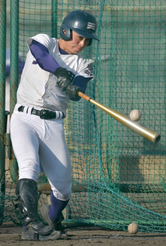 強力打線の天理をけん引する下林源太=平川義之撮影