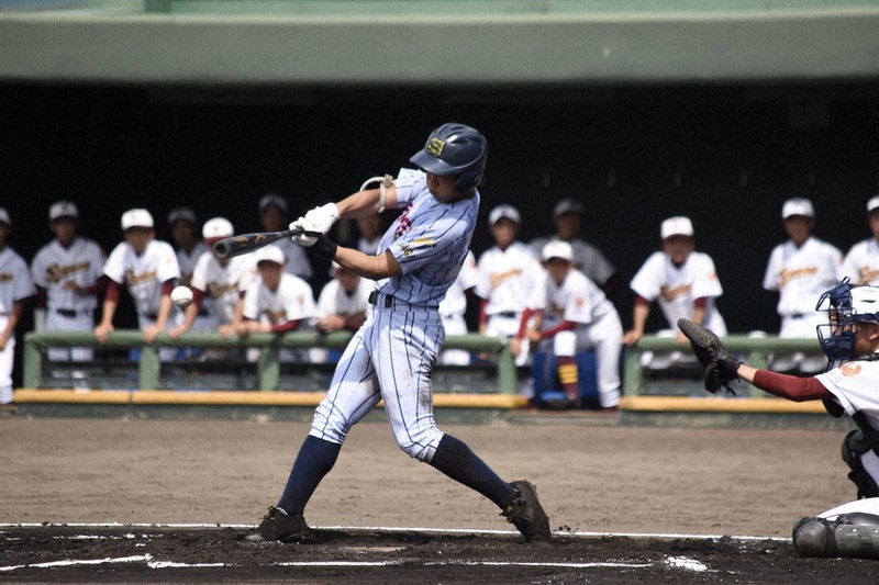 【神埼清明-佐賀農】六回表神埼清明2死二塁、福地桜己選手が内野強襲の安打を放ち、二塁走者が生還