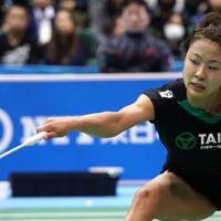 試合で躍動する姿を見せる奥原希望。国際大会から遠ざかり、自分を見つめる日々を過ごす＝東京都世田谷区の駒沢体育館で2019年11月30日、喜屋武真之介撮影