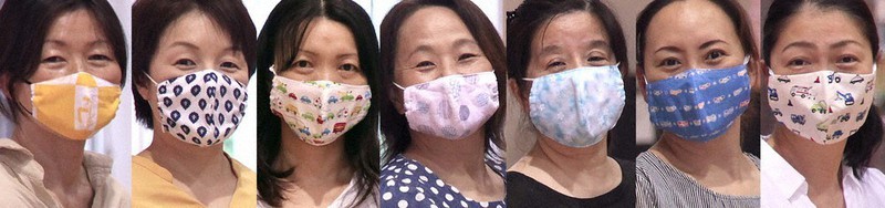 カラフルな色や柄で人気の手作り布マスク=埼玉県朝霞市の市立朝霞第十小で