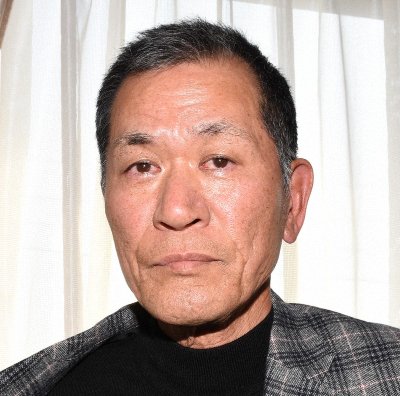 1973年から33年間監督を務め、現在は野球部OB会長の長谷川登さん=岡山県倉敷市で2020年2月13日、松室花実撮影