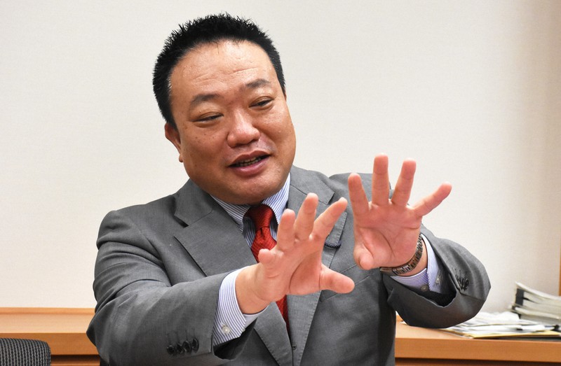 岡本充功氏=須藤孝撮影