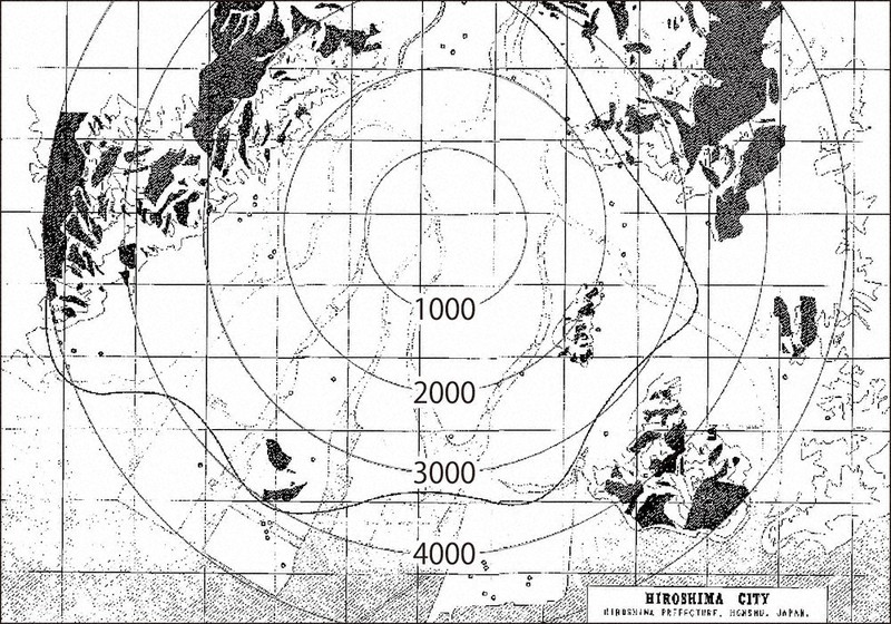 ローウェル・ウッドベリー医師の報告書に添付された広島市の地図。原爆の爆心地から1キロごとの距離を示す円と、原爆投下時に48人がいた位置を示す小さな丸印が書かれている(画像の一部を加工しています)
