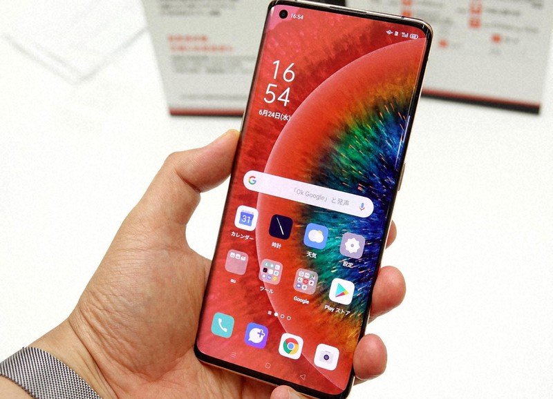 KDDIが7月22日に発売したオッポの「ファインドX2プロ」。ファインドシリーズはオッポの最上位モデルの位置づけ