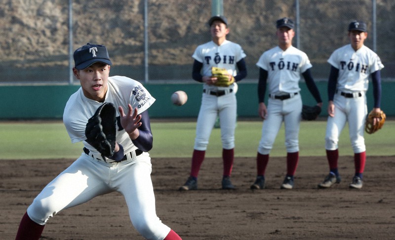 昨秋の公式戦で鉄壁の守備を誇った大阪桐蔭の選手たち=大阪府大東市で2020年2月2日、大西達也撮影