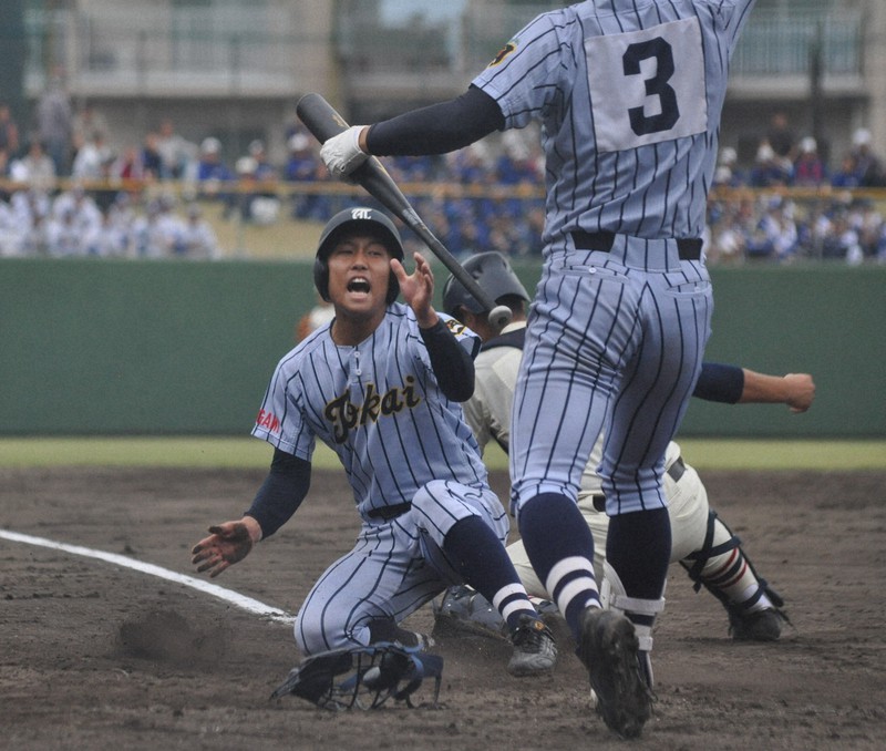 昨秋の公式戦で1試合平均10得点以上を奪った東海大相模=群馬県高崎市の城南野球場で2019年10月21日、岩壁峻撮影