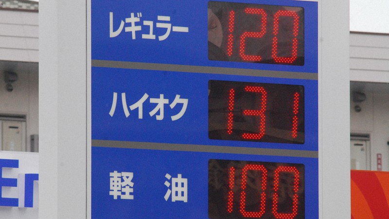 レギュラーより約10円高いハイオクは1980年代から開発競争が進んだ=東京都内で2020年7月28日、川口雅浩撮影
