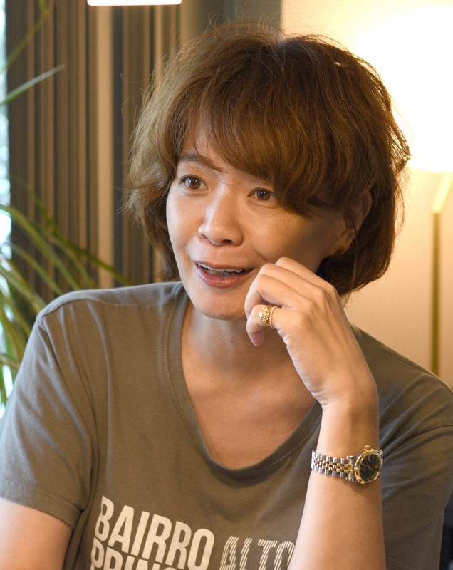 インタビューに答える漫画家のヤマザキマリさん=東京都世田谷区で2020年7月8日、丸山博撮影