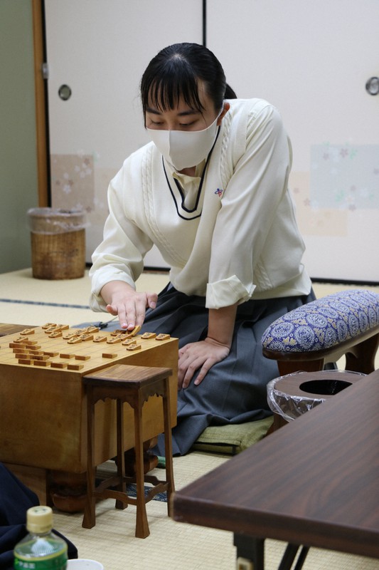 現役最年少の女流棋士になることが決まった野原未蘭アマ=大阪市福島区の関西将棋会館で2020年7月29日(日本将棋連盟提供)