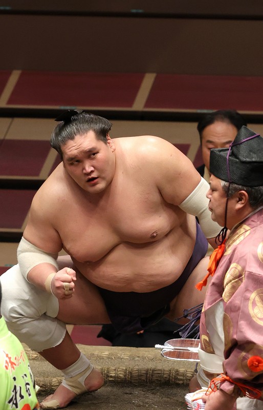 照ノ富士が優勝 5年ぶり2度目 元大関、序二段から復活は初 御嶽海破る