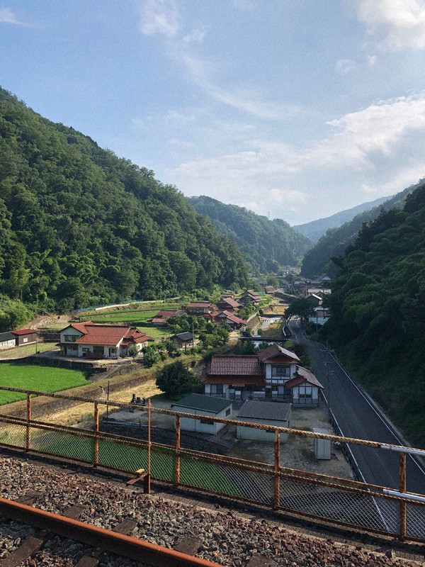 「宇都井駅」ホームから見た景色
