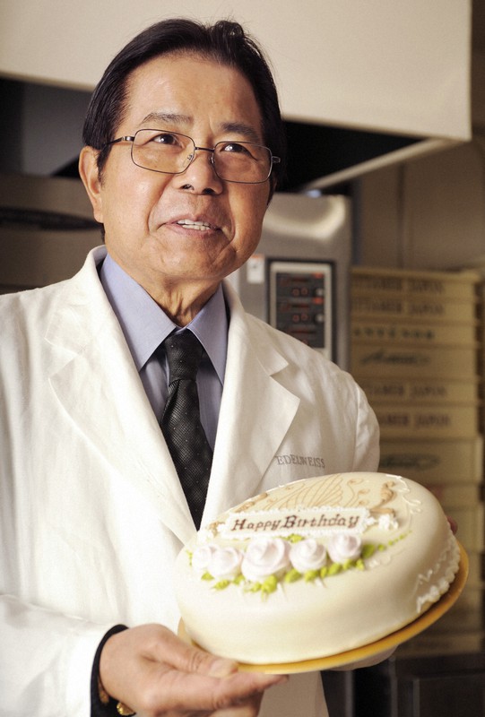 2008年に、ケーキへの思いを語っていた比屋根毅さん=兵庫県尼崎市で、森園道子撮影