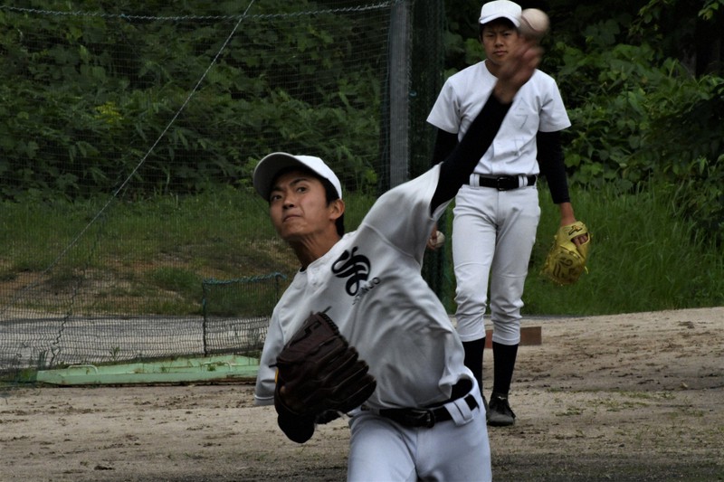 センバツ交流試合 マウンドで強烈な存在感放つ細身のサウスポー 広島新庄 秋田 交流試合の注目選手 毎日新聞