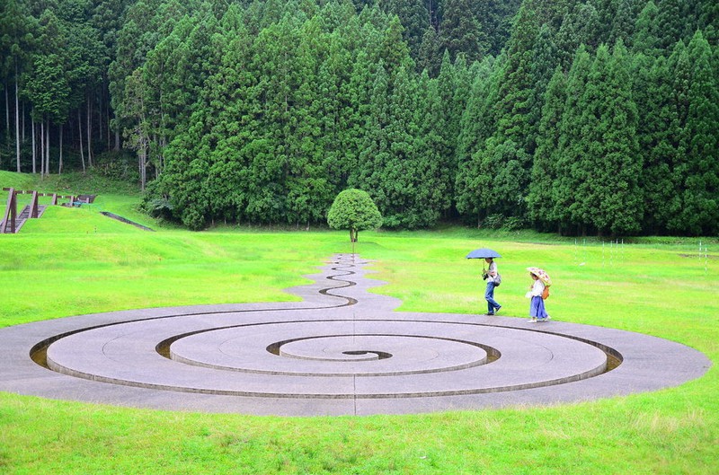 最も人気のあるオブジェ「螺旋の水路」 =奈良県宇陀市室生の室生山上公園芸術の森で、加藤佑輔撮影