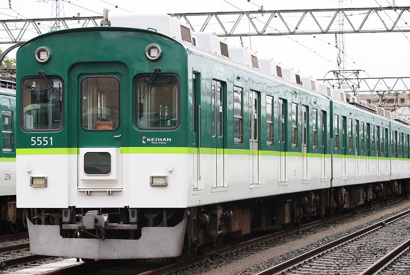 消えゆく「通勤地獄」の象徴 国内唯一の多扉車「京阪5000系」引退へ