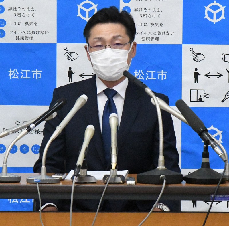 立正大淞南高校の北村直樹校長=松江市役所で2020年8月11日