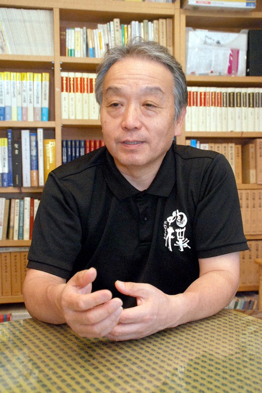 クラウドファンディングの反響の大きさについて語るNPO法人「抱樸」の奥田知志理事長=北九州市八幡東区で2020年7月29日午後3時38分、松田栄二郎撮影