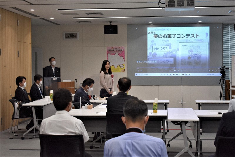 足立成和信用金庫の本部で開かれた最終審査会=同信金提供