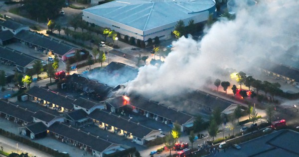 Jra栗東トレセンで厩舎3棟燃え 競走馬4頭死ぬ 3人病院搬送 滋賀 毎日新聞