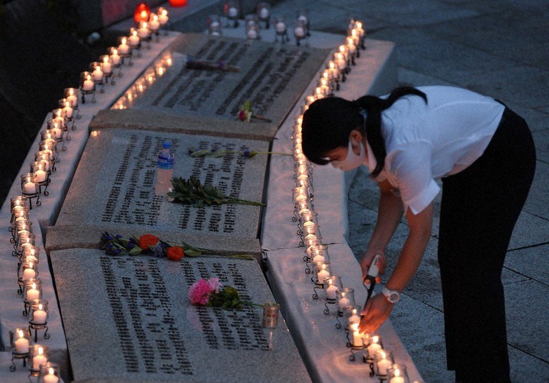 毎小ニュース：社会 日航機墜落35年 「これからも安全を」 | 毎日新聞