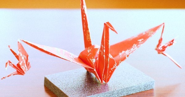 四日市萬古焼 絵付けや 桑名の千羽鶴 三重の伝統工芸 作り方を動画に 毎日新聞