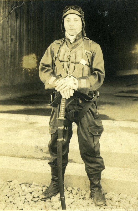 旧日本海軍神風特別攻撃隊特攻隊員飛行服姿原本より複製額装