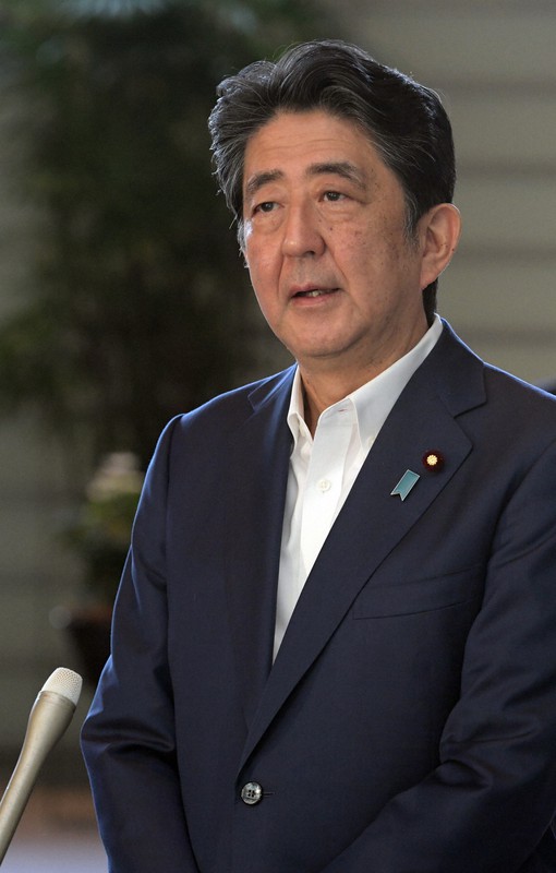 自身の健康状態について記者団の質問に答える安倍晋三首相=首相官邸で2020年8月19日午後1時21分、竹内幹撮影