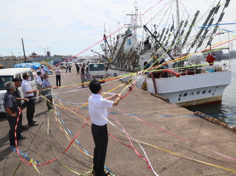サンマ 群れが近づきますように 棒受け網漁船が北海道へ出港 千葉 銚子 毎日新聞