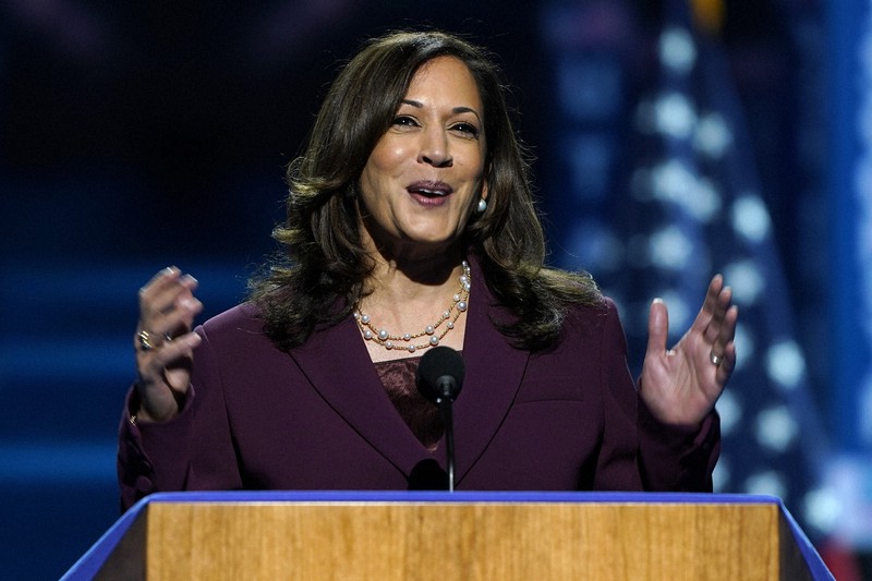 民主党の党全国大会で演説する副大統領候補のカマラ・ハリス上院議員=米東部デラウェア州ウィルミントンで2020年8月19日、AP