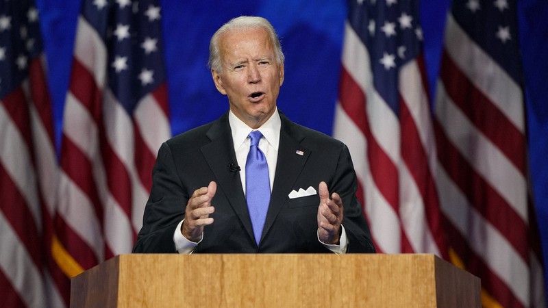 米民主党大会で、大統領候補の受諾演説を行うバイデン前副大統領=AP