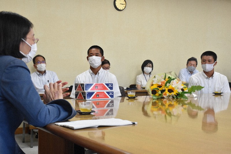 記憶に残るいい試合に 倉商野球部 市長に交流試合勝利報告 岡山 毎日新聞