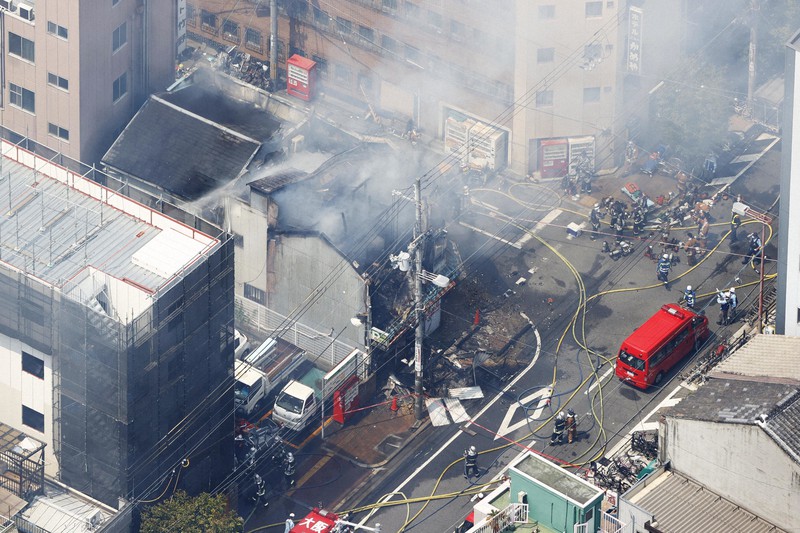 大阪 西成でアパート火災男性2人死亡 1人けが 写真特集1 3 毎日新聞