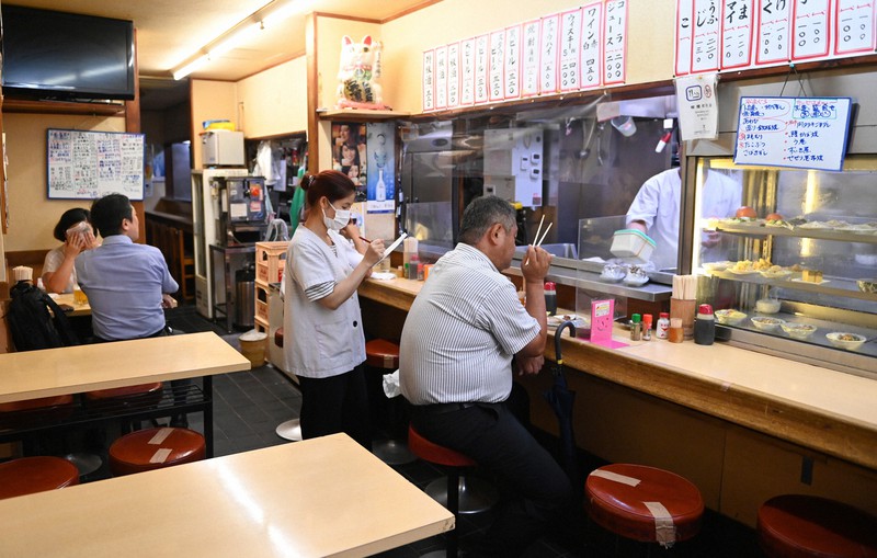 営業自粛要請が解除となったミナミの居酒屋「正宗屋」=大阪市中央区で2020年8月21日午後6時10分、望月亮一撮影