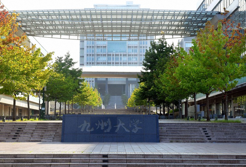通常の講義再開時期が見通せない九州大の伊都キャンパス=福岡市西区で2020年8月23日午後4時55分、津村豊和撮影