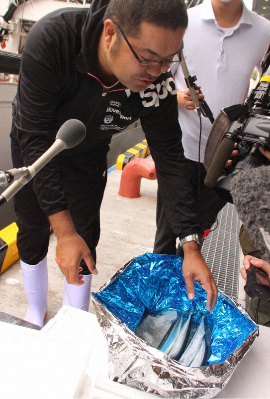 棒受け網漁で初水揚げされたサンマ=北海道厚岸町の厚岸港で2020年8月23日午後1時32分、本間浩昭撮影