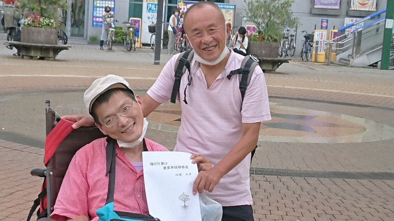 心の扉を開いて 共に生きる兵庫 第２部 学ぶ 働く ３０ 恩師と文章練り１７年 俺の仕事は重度身体障害者 兵庫 毎日新聞