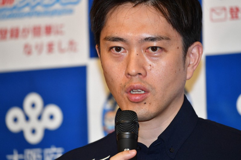 大阪都構想の制度案を府議会に提案後、記者の質問に答える吉村洋文知事=大阪市中央区で2020年8月18日午後1時44分、北村隆夫撮影