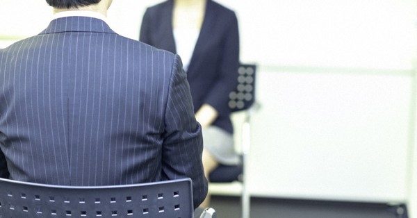 女性部下が体調不良 40代男性上司が話すべきこと 産業医の現場カルテ 佐藤乃理子 毎日新聞 経済プレミア