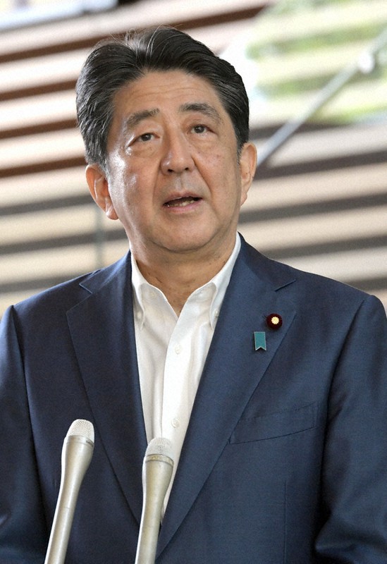 記者の質問に答える安倍晋三首相=首相官邸で2020年8月24日午後1時53分、竹内幹撮影