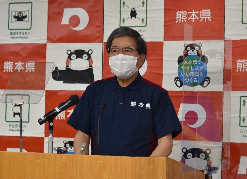 定例記者会見で「川辺川ダムも選択肢の一つ」と述べた蒲島郁夫知事=熊本市中央区で2020年8月26日午前10時、城島勇人撮影