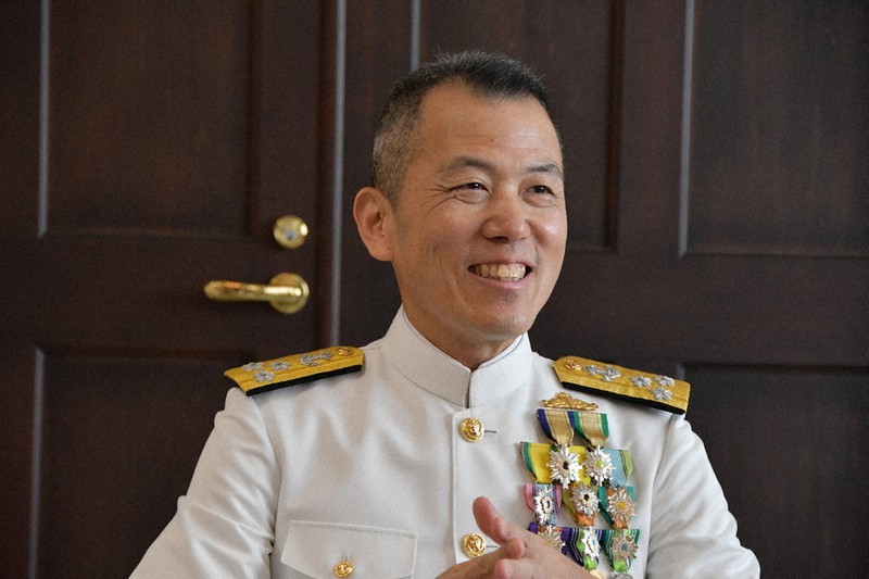 舞鶴地方隊に着任し、抱負を述べる伊藤弘総監=京都府舞鶴市余部下で、塩田敏夫撮影